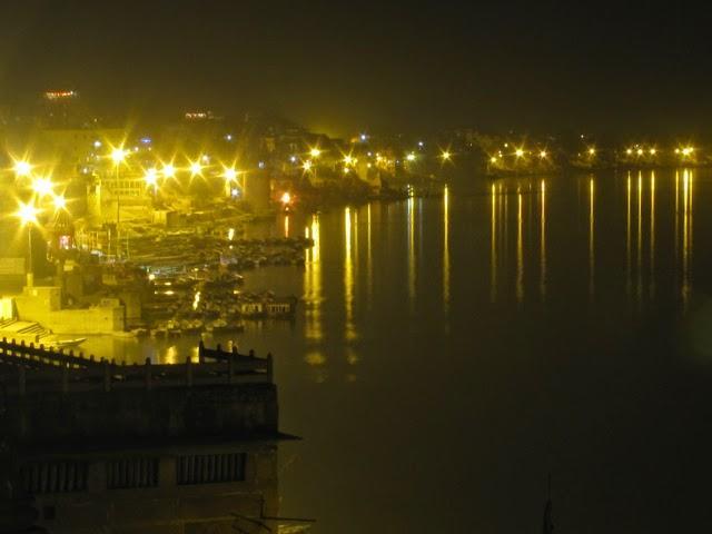 Leela Pensión Varanasi Exterior foto