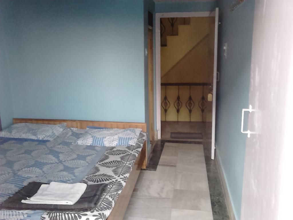 Leela Pensión Varanasi Habitación foto