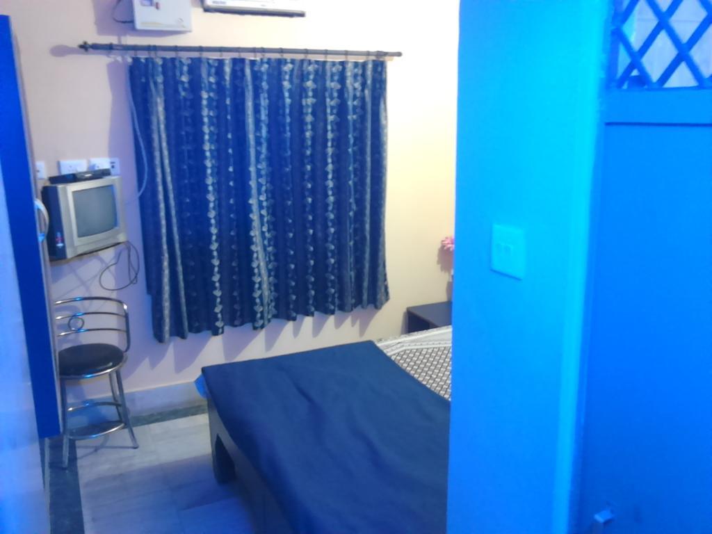 Leela Pensión Varanasi Habitación foto