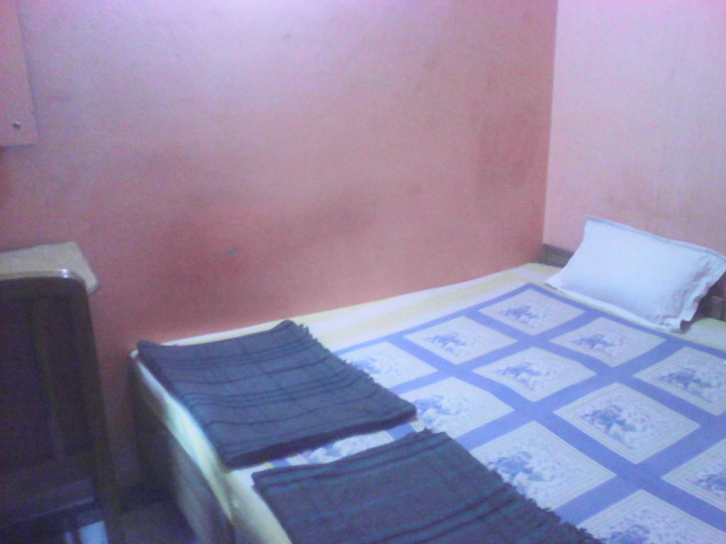 Leela Pensión Varanasi Habitación foto