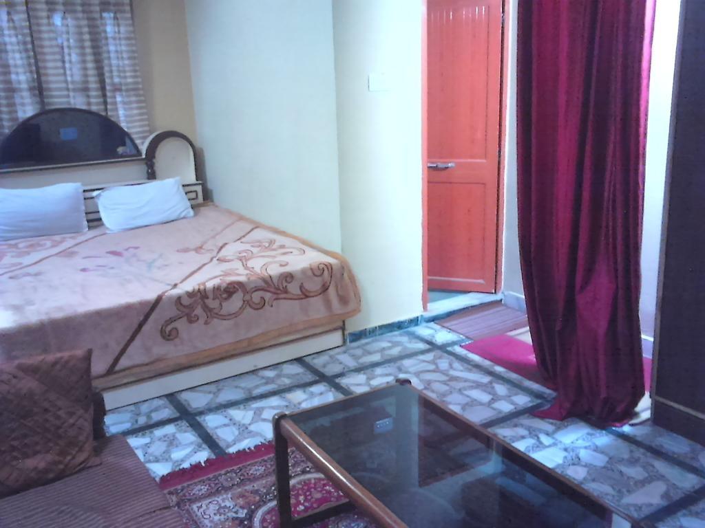 Leela Pensión Varanasi Habitación foto